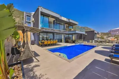 Image de Villa Ocean Pearl, atrium de 30 pieds, vue sur l'océan, 2 piscines, spa / gymnase, sauna, table de billard, etc.