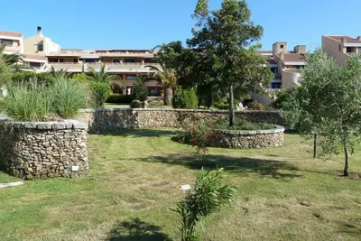 Image de Palau T2 à proximité de la mer. jardin et barbecue