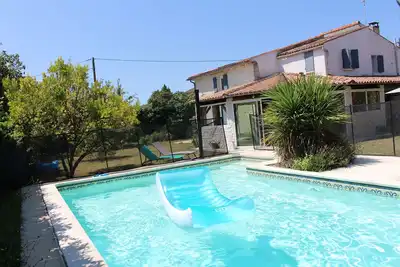 Image de Grande maison Charentaise avec piscine à proximité des plages de Royan
