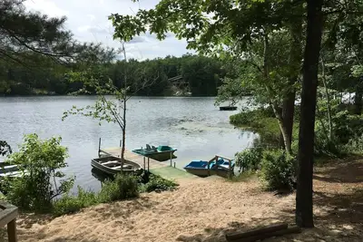 Image de Pêche juste autour des festivals! Beau lac et baignade en eau douce.