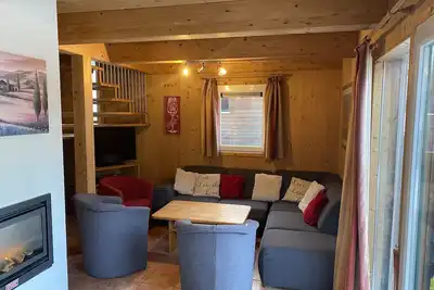 Image de Luxe 4 Chalet de chambre avec bain à remous (peut accueillir 8 personnes confortablement)