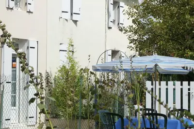 Image de Appt avec jardin indpdt proche Royan ds gde maison traditionnelle