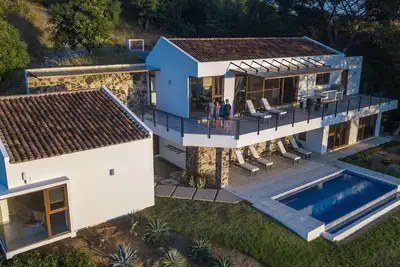 Image de Domaine privé dans un complexe de classe mondiale avec une vue incomparable sur l'océan