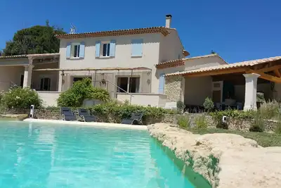 Image de Le Mas Du Luberon Rouge / clim / 12 pers / au cœur du Luberon / classé 4 étoiles