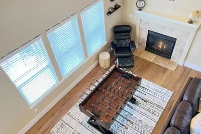 Image de Superbe maison avec salle de jeux et baignoire de Old Mill avec carte-cadeau Starbucks