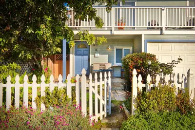 Image de Parfait Beach House! Vue sur la mer, marches menant à la plage - superbe jardin!