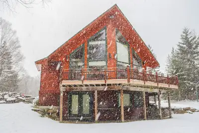 Image de Camp Whynot - Grande maison de chalet avec vue sur le lac Rangeley!