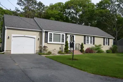 Image de Contemporain 3 miles au centre-ville et plages w / CentralAir & Beach Pass