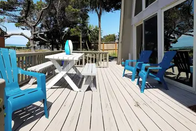 Image de Vue sur l'océan depuis les premier et deuxième étages. Situé sur la falaise sur Beach Loop