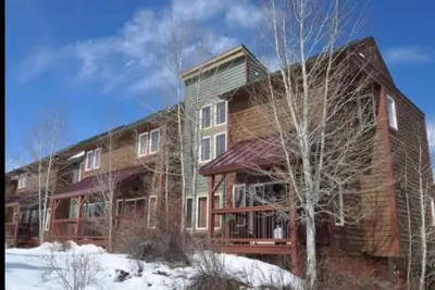 Image de Chalet de montagne près du coeur du parc d'hiver