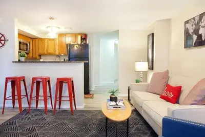 Image de Incroyable Logan Circle 2 Bdrm Bsmt Apt / Convention Center.