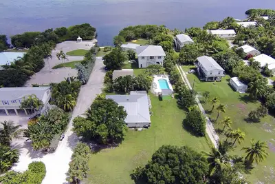 Image de Cottage avec piscine et dockage, à quelques minutes de Key West