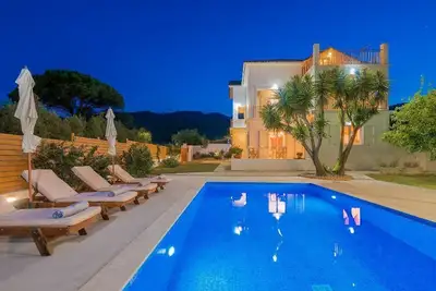 Image de Villa avec piscine privée et 4 chambres