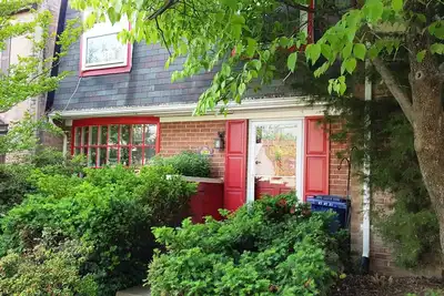 Image de Grande Maison Pratique pour D. C. , Mark Center Building and Charming Old Town