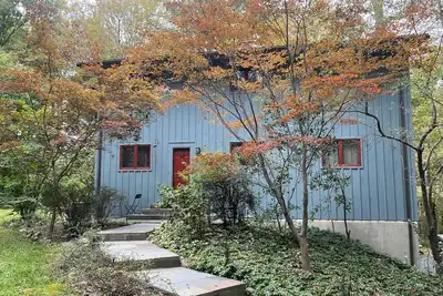 Image de Maison contemporaine privée sur six acres