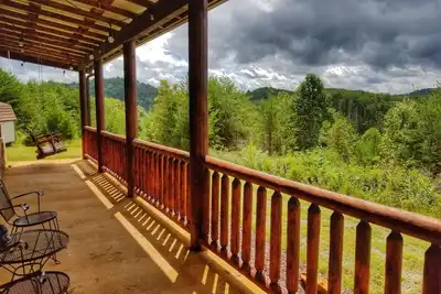 Image de 2 chambres, 1 salle de bain, 4 couchages, bain à remous, vue sur la montagne, à quelques minutes de la rivière Ocoee