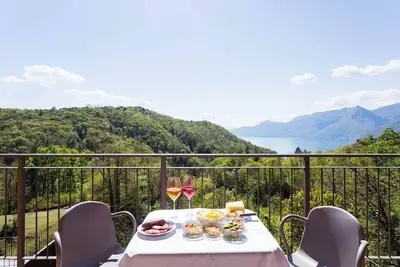 Image de Famille des lacs italiens, villa de 3 chambres avec Wifi, barbecue, vue sur le lac, console de jeux