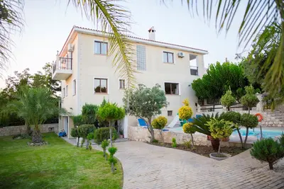 Image de Villa Marina à louer à Kathikas, Paphos. . Familial près de Coral Bay.