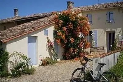 Image de Gite dans Hamlet Hilltop calme - une zone de vignobles avec une vue imprenable