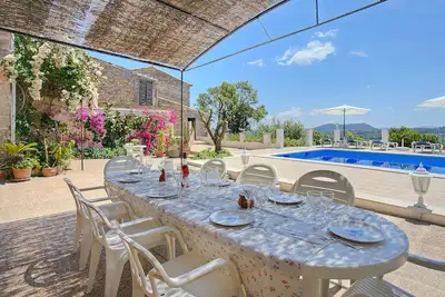 Image de Grande maison avec piscine privée, située dans le magnifique village de Selva