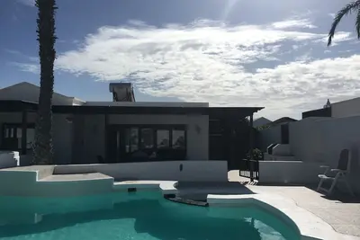 Image de Los Calamares, centre de Playa Blanca. Villa de luxe; Piscine privée, climatisation; Wifi