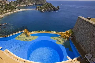 Image de Elégante villa avec une vue magnifique sur Isola Bella, dans une résidence de luxe
