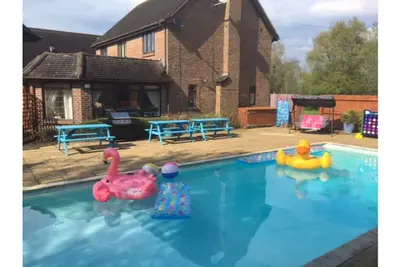 Image de Maison de luxe à Bournemouth, 23 personnes, avec piscine et jacuzzi