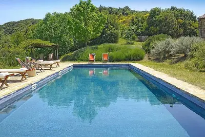 Spectaculaire Nature Oasis Farmhouse w / Vues panoramiques Hilltop, piscine d'eau salée