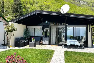 Image de Magnifique bungalow avec de beaux paysages verts pour se détendre