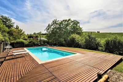 Image de Villa Mezzaluna avec piscine privée, A / C, Wi-Fi sur les collines des Langhe, à 5 km d'Alba