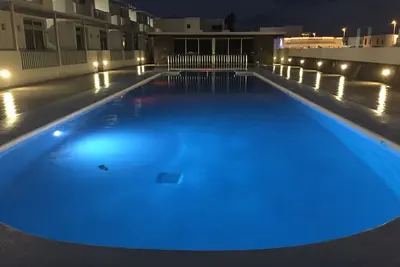 Image de Complexe moderne, piscine chauffée. Appartement de luxe familial et convivial.