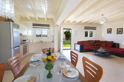 Image de Villa avec piscine près de la plage