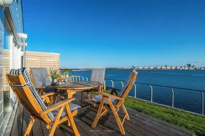Image de Situé directement sur l'appartement de luxe en bord de mer avec le confort