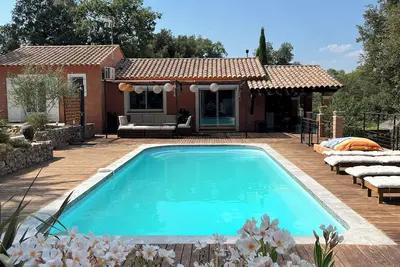 Image de Grande villa de vacances pour les réunions familiales avec piscine chauffée.