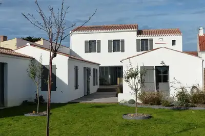 Image de Grande maison chaleureuse pour famille/groupe de travail