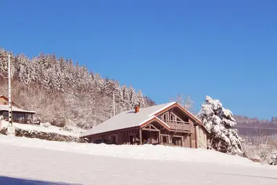 Image de Chalet moderne avec Balnéo, jacuzzi extérieur et magnifique vue sur la vallée