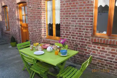 « La Maison », coeur du village, 50 mètres de la mer. Pas de parking