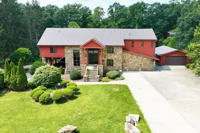 Image de Belle 6 chambres / 4. 5 salles de bain - Près de 7 attractions de Springs & Laurel Highlands