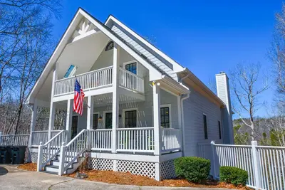 Image de Executive Lake House Retreat-Sleeps 18!