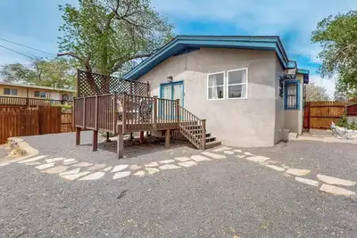 Bungalow Adobe historique, 2bd / 2ba, à pied de l'Unm
