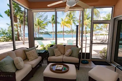 Image de Iles Caïmans superbe condo sur le sable - Kaibo Yacht Club