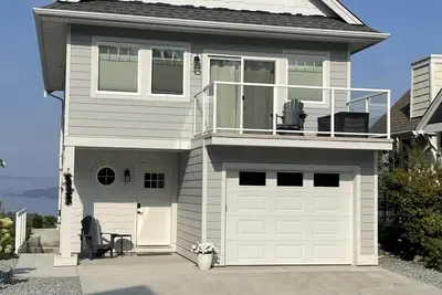 Image de Kelowna Lakeside LaCasa Summer Cottage Vues imprenables distance de marche de la piscine