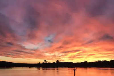 Image de Location de vacances privée récemment rénovée magnifique 2 chambres / 2 salles de bain avec la meilleure vue