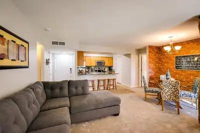 Image de 8 personnes Magnifique condo entièrement meublé - Super prix, emplacement parfait!