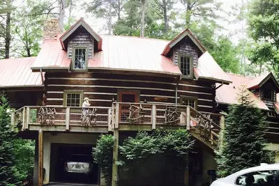 Image de Tree House à Highlands à seulement environ 500 mètres de la rue Main, bain à remous, Wifi