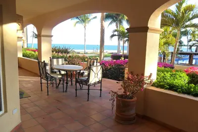 Image de Beach Front Ground Floor Las Mananitas # 102 2bed, 1 sem Promotions