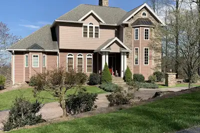 Image de Luxury Resort Home dans le Yonahlossee Saddle Club, vues spectaculaires, bain à remous