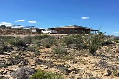 Image de Terlingua Sky - maison solaire moderne w / rustique et Flare Vues incroyable sur les montagnes