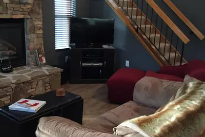 Image de Économisez gros sur les longs séjours d'une semaine! AutumnFest ouvert, 4br / 3. 5ba, navette, Sleeps 13