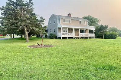 Image de Nouveau sur le marché, Remodeled étapes de la plage privée et l'eau Vues de Chambres & Terrasses